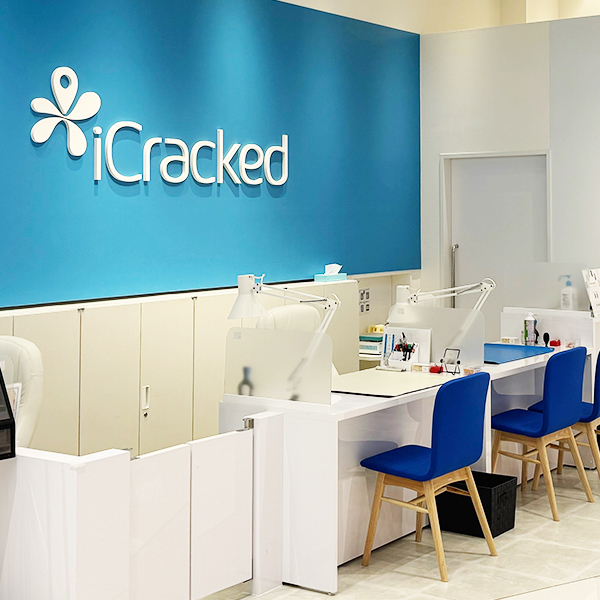 iCracked Store AEON MALL Iwakionahama